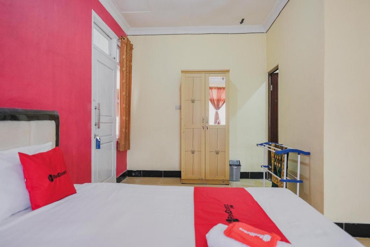 คูลคอสต์ ชาเรียะฮ์ เนียร์ เกบุน รายา ลิวา Hotel Negarabatin ภายนอก รูปภาพ